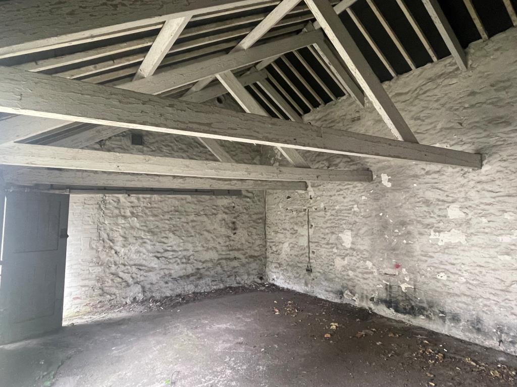 Lot: 160 - FORMER WORKSHOP SITE WITH PLANNING APPROVAL - Interior of store building